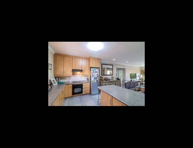 3 BEDROOM TOWNHOUSE FOR SALE IN NEW REDRUTH